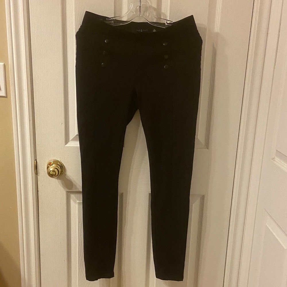 one 5 one Black Women's Pants
